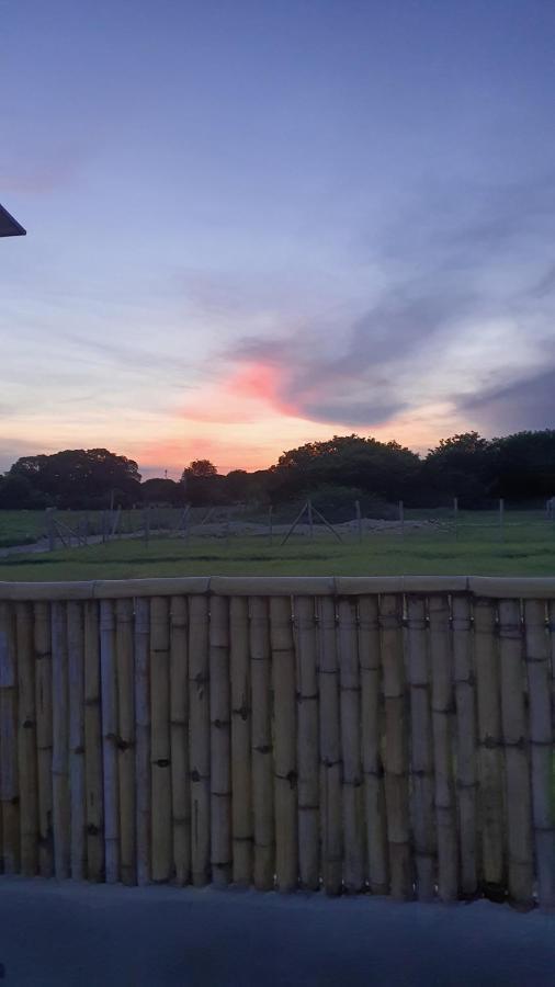 Calatagan'S Bahay Kubo - With Beach Access 外观 照片